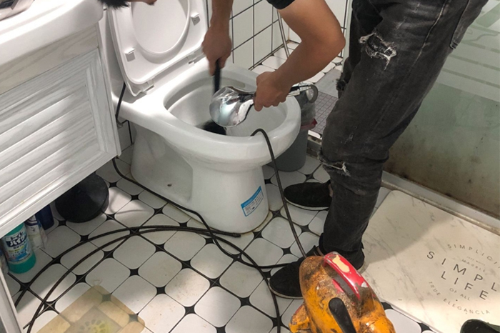 乐昌马桶堵塞自己疏通还是找师傅？专业上门服务让你省时更省心