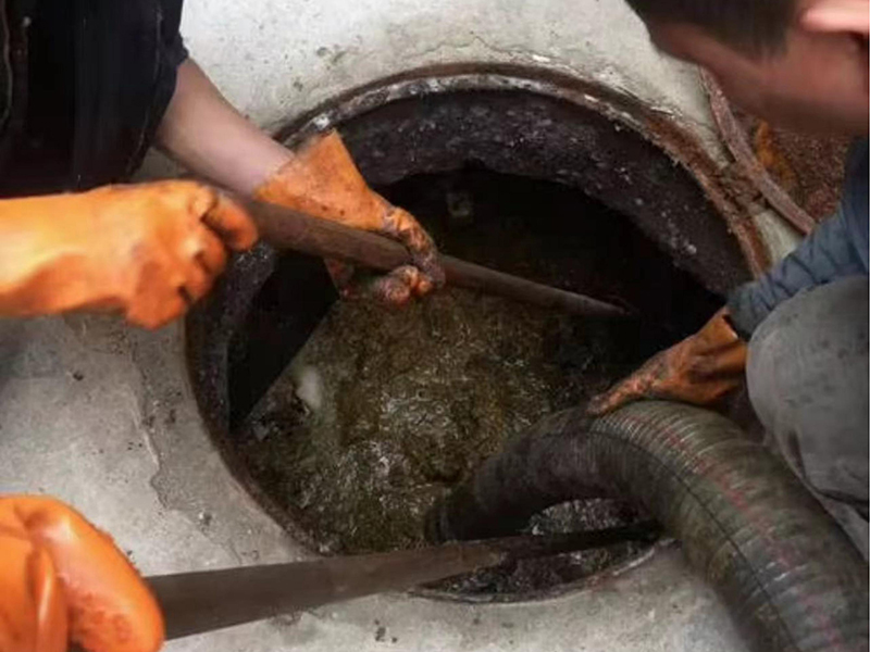 乐昌清理化粪池时如何避免沼气的危害？